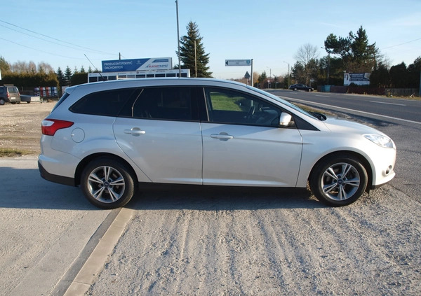 Ford Focus cena 26400 przebieg: 145840, rok produkcji 2014 z Września małe 79